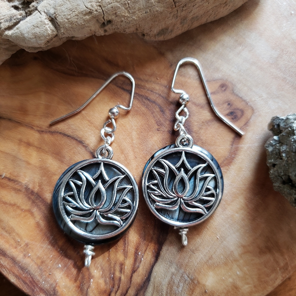 Last 1!! Handmade Zen Lotus x Blue Seashell Zen Earrings